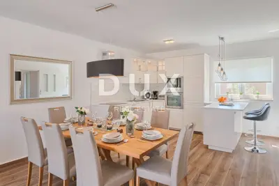 Villa 180 m², Štinjan - Pool und Sonnenterrasse - 9