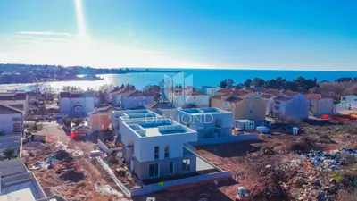 Novigrad, Wohnung mit Dachterrasse 300 m vom Meer entfernt!