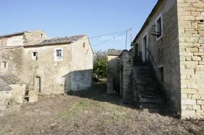 Kamene kuće 680 m², Oprtalj - za adaptaciju - 2
