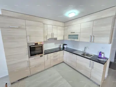 Modern eingerichtete Wohnung in der Nähe des Zentrums von Pula mit Garten und Parkplatz - 6