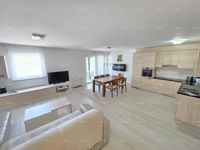 Modern eingerichtete Wohnung in der Nähe des Zentrums von Pula mit Garten und Parkplatz - 4