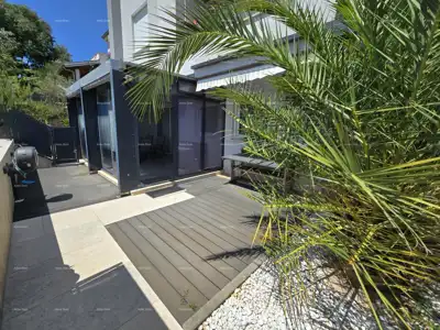 Modern eingerichtete Wohnung in der Nähe des Zentrums von Pula mit Garten und Parkplatz
