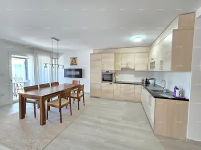 Modern eingerichtete Wohnung in der Nähe des Zentrums von Pula mit Garten und Parkplatz - 5