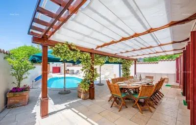 Kanfanar, 208 m², gepflegte Steinhäuser mit Pool