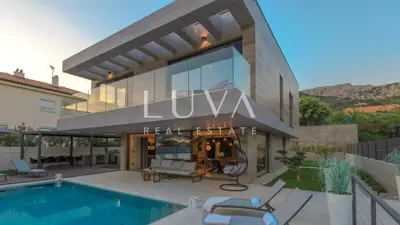 Villa 280 m², Baška on the island of Krk - 4 rooms, pool