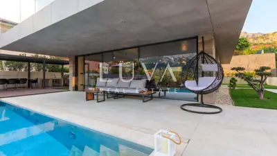 Villa 280 m², Baška auf der Insel Krk - 4 Zimmer, Pool - 2