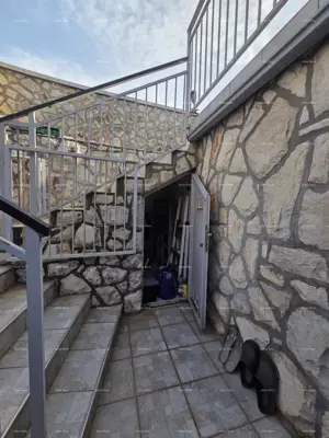 House 168 m², Ližnjan - quiet location and yard - 2