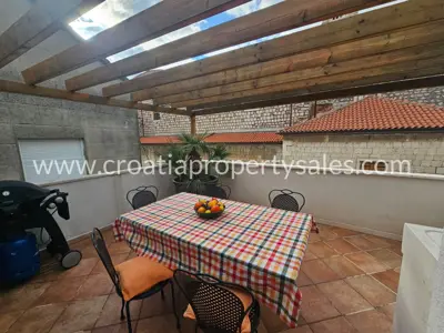 Kuća 150 m², Kaštela - centar, 50 m od mora