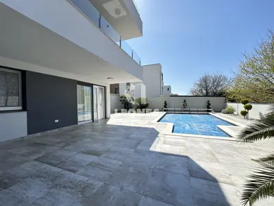 Stan 79 m², Novigrad - grijani bazen i vrt 180 m² - 3