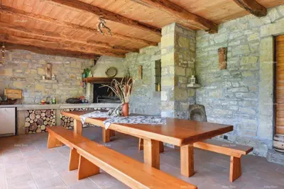Eine schöne Villa mit Swimmingpool in der Nähe von Pazin steht zum Verkauf - 10