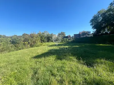 Building plot 1,800 m², Kanfanar - center and connections