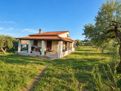 House 116 m², Šijana - quiet location and large yard - 2