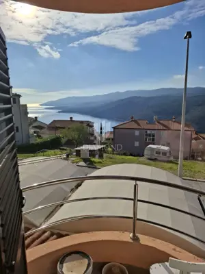 Stan 60 m², Rabac - pogled na Rabački zaljev