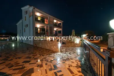 Apartmenthaus 570 m², Trogir - 6 Wohnungen in Meeresnähe - 10