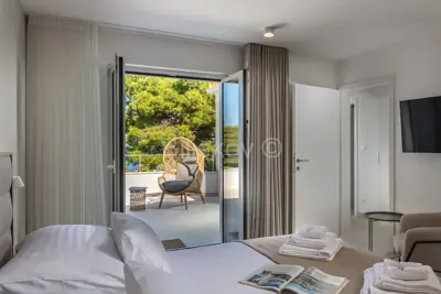 Vila 150 m², Splitska na Braču, bazen i mirna lokacija - 9