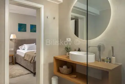 Vila 150 m², Splitska na Braču, bazen i mirna lokacija - 15