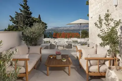 Vila 150 m², Splitska na Braču, bazen i mirna lokacija - 8