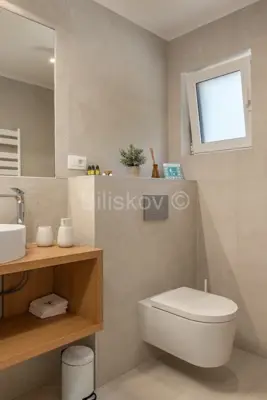 Vila 150 m², Splitska na Braču, bazen i mirna lokacija - 16