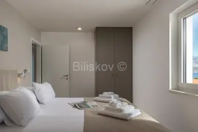 Vila 150 m², Splitska na Braču, bazen i mirna lokacija - 11