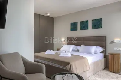 Vila 150 m², Splitska na Braču, bazen i mirna lokacija - 10