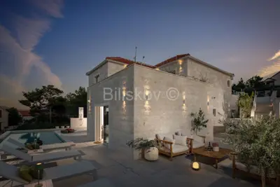 Vila 150 m², Splitska na Braču, bazen i mirna lokacija - 2