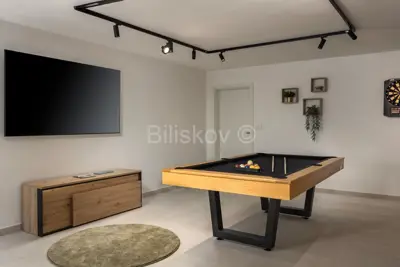 Vila 150 m², Splitska na Braču, bazen i mirna lokacija - 19