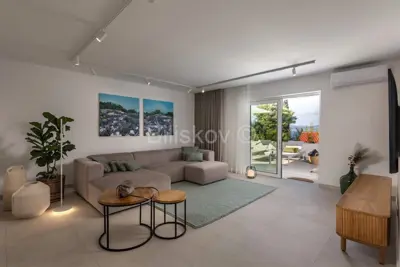 Villa 150 m², Splitska auf Brač, Pool und ruhige Lage - 21