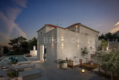 Villa 150 m², Splitska auf Brač, Pool und ruhige Lage - 2