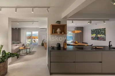 Villa 150 m², Splitska auf Brač, Pool und ruhige Lage - 22