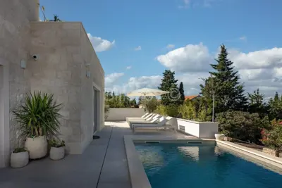 Villa 150 m², Splitska auf Brač, Pool und ruhige Lage - 7