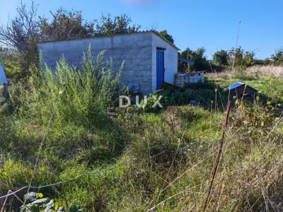 Land plot for sale in Pomer