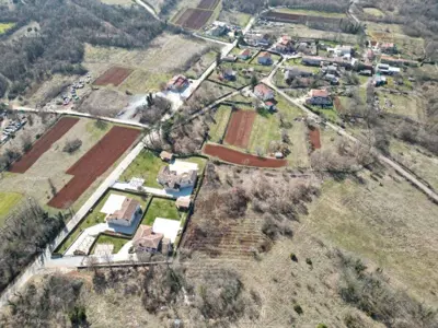 Građevinsko zemljište 3 100 m², Muntrilj, pristupni put