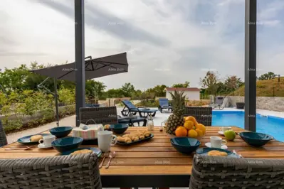 Kuća 130 m², Svetvinčenat - grijani bazen i terasa - 6