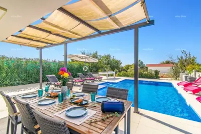 Kuća 130 m², Svetvinčenat - grijani bazen i terasa - 3
