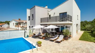 Istria, Poreč surroundings - modern semi-detached house with pool