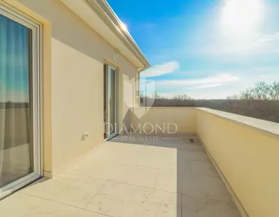 Kuća 180 m², Umag - bazen i 5 spavaćih soba - 11