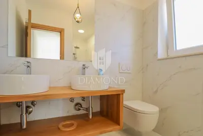 Kuća 180 m², Umag - bazen i 5 spavaćih soba - 17
