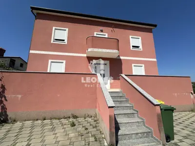 Detached house, Brtonigla, 220 m² and building plot yard 900 m² - 2