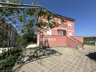 Freistehendes Haus, Brtonigla, 220 m² und Baugrundstück 900 m²