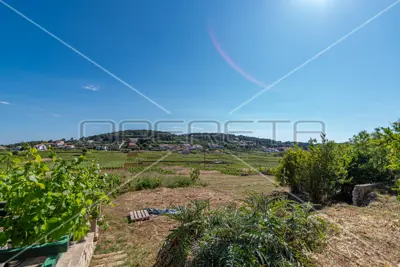 Grundstück 551 m², Lumbarda - 280 m vom Meer - 14