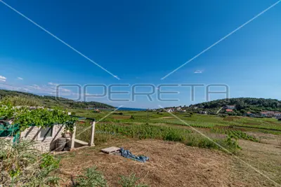 Grundstück 551 m², Lumbarda - 280 m vom Meer - 11