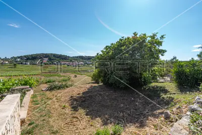 Grundstück 551 m², Lumbarda - 280 m vom Meer - 10