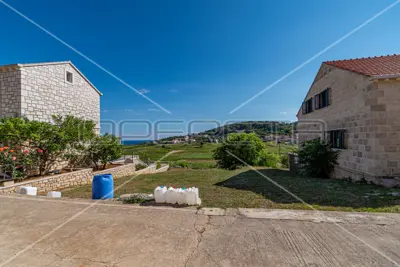 Grundstück 551 m², Lumbarda - 280 m vom Meer - 16