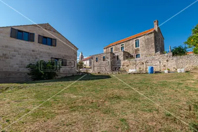 Grundstück 551 m², Lumbarda - 280 m vom Meer - 13