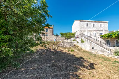 Grundstück 551 m², Lumbarda - 280 m vom Meer - 12