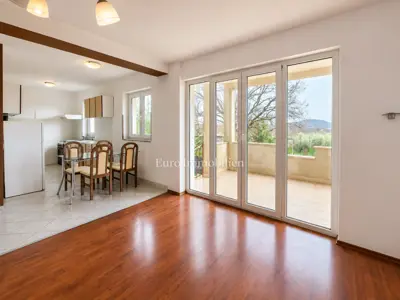 Wohnung 79 m², Poreč - 2 Schlafzimmer, Balkon und Terrasse