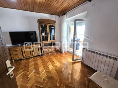 Obiteljska kuća s tri stana u centru Imotskog – vrt, dvorište i garaža - 18