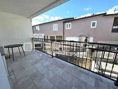 Obiteljska kuća s tri stana u centru Imotskog – vrt, dvorište i garaža - 4
