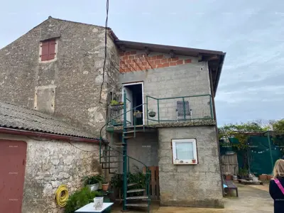 Semi-detached house in Pula, Škatari - additional smaller house