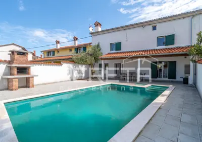 Istra, Pula - terraced house with pool